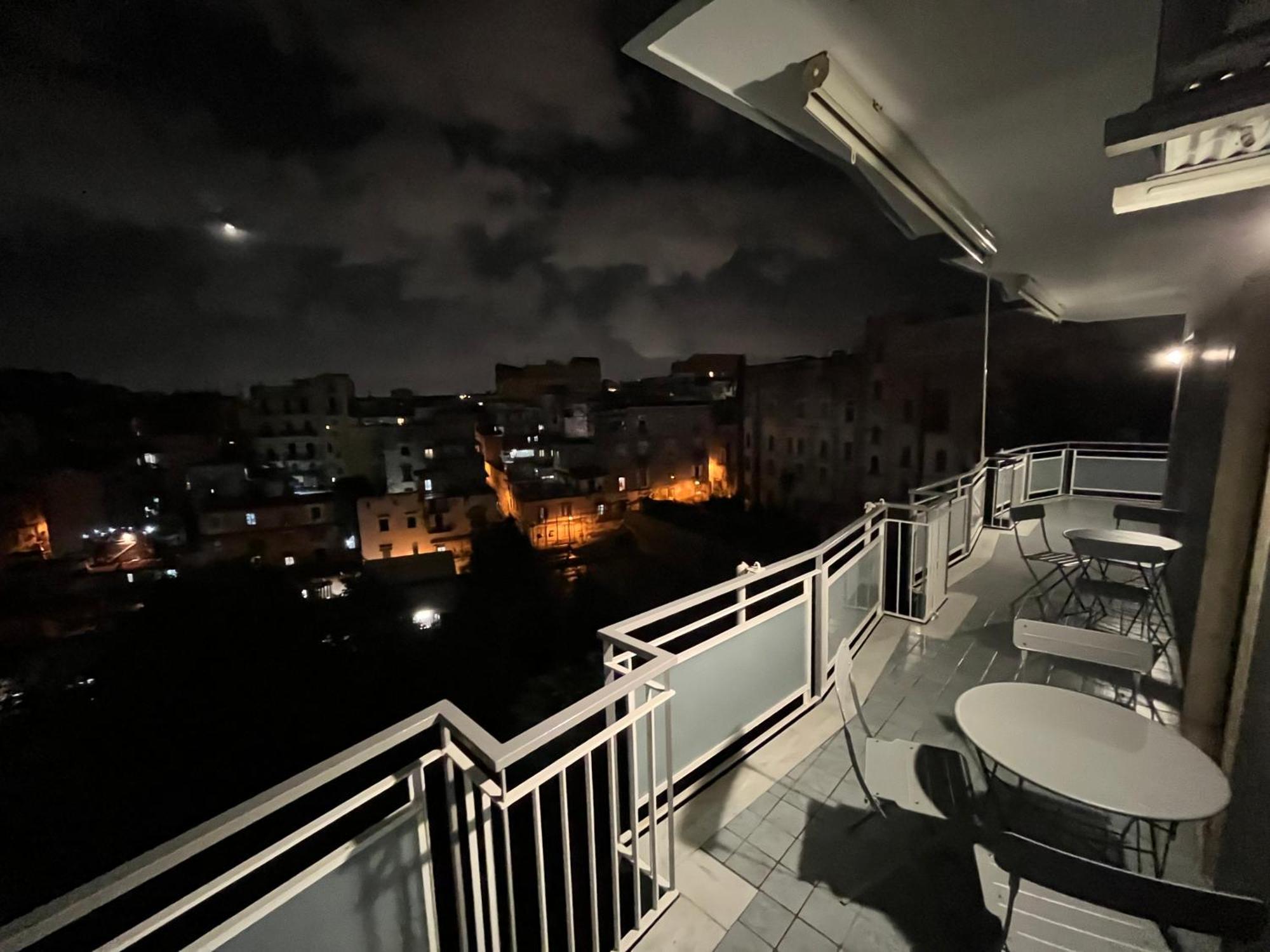 Апартаменты Balcony House Неаполь Экстерьер фото